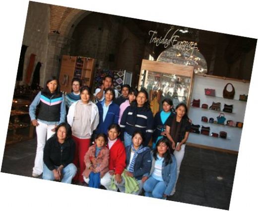 /Archivos/Fotos/27/Cuzco/confeccion y venta de artesania.jpg